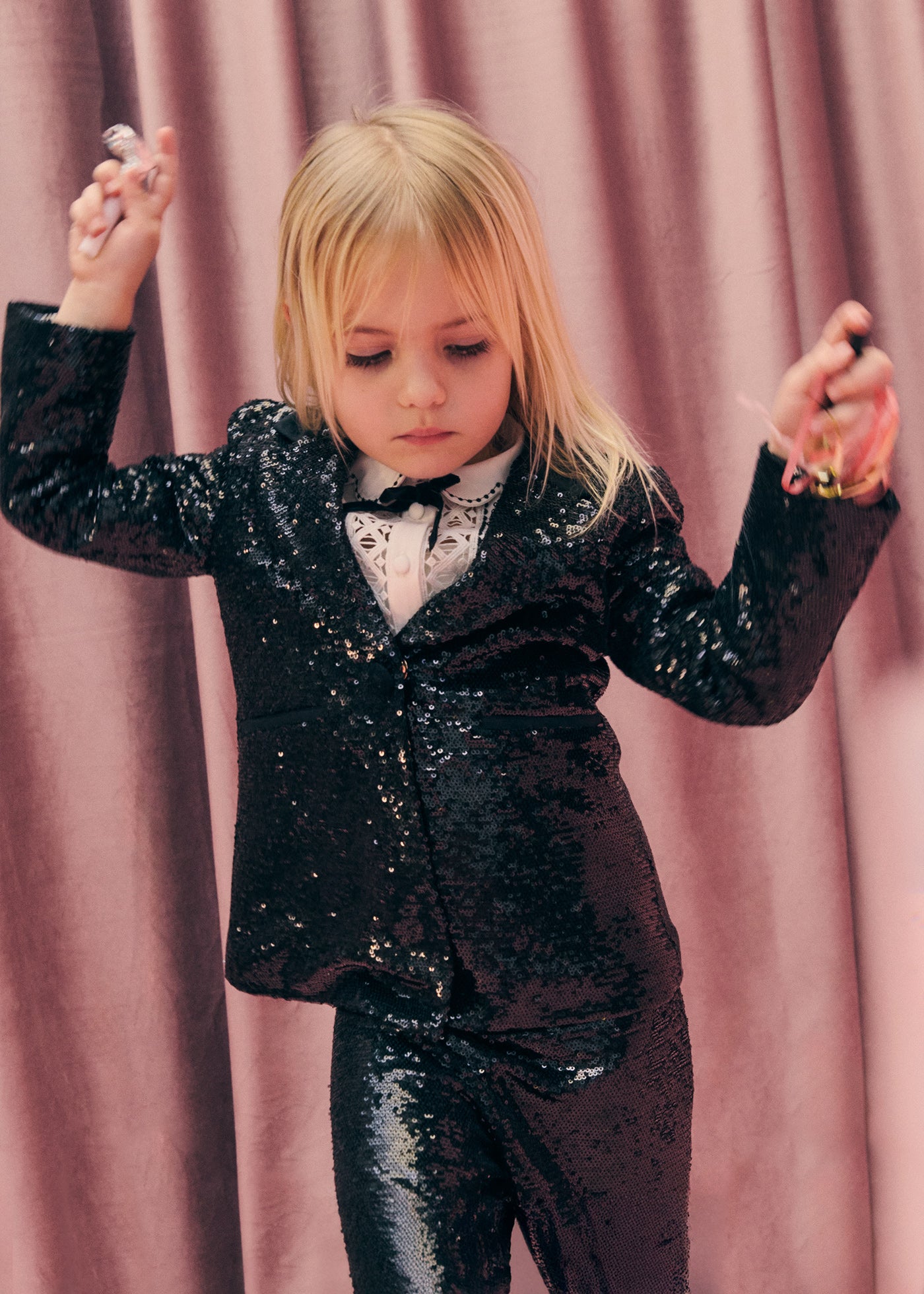 Traje de lentejuelas negro para niña Abel & Lula 05750