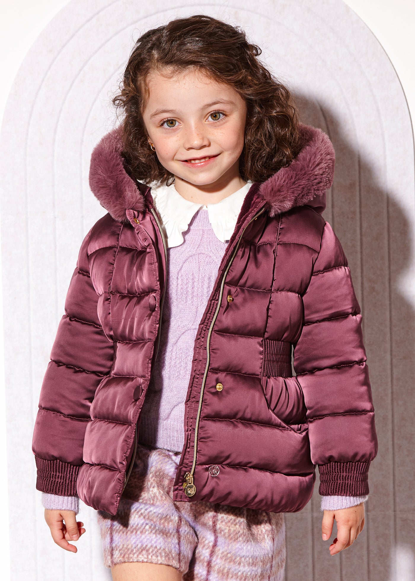 Chaquetón corto cereza para niña Abel & Lula 05813