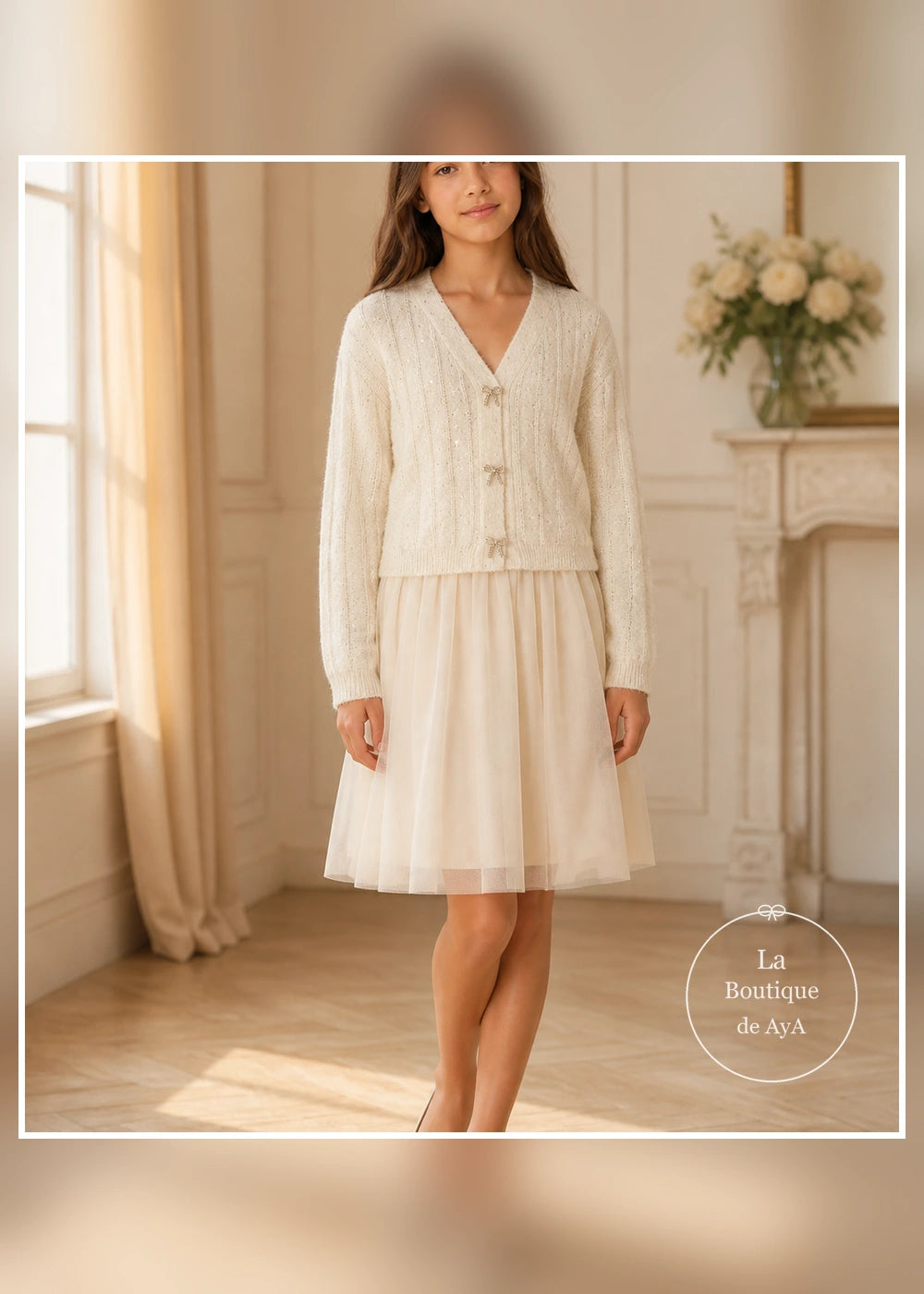 Rebeca de punto con lentejuelas crema para niña Mayoral 07345-029 - modelo