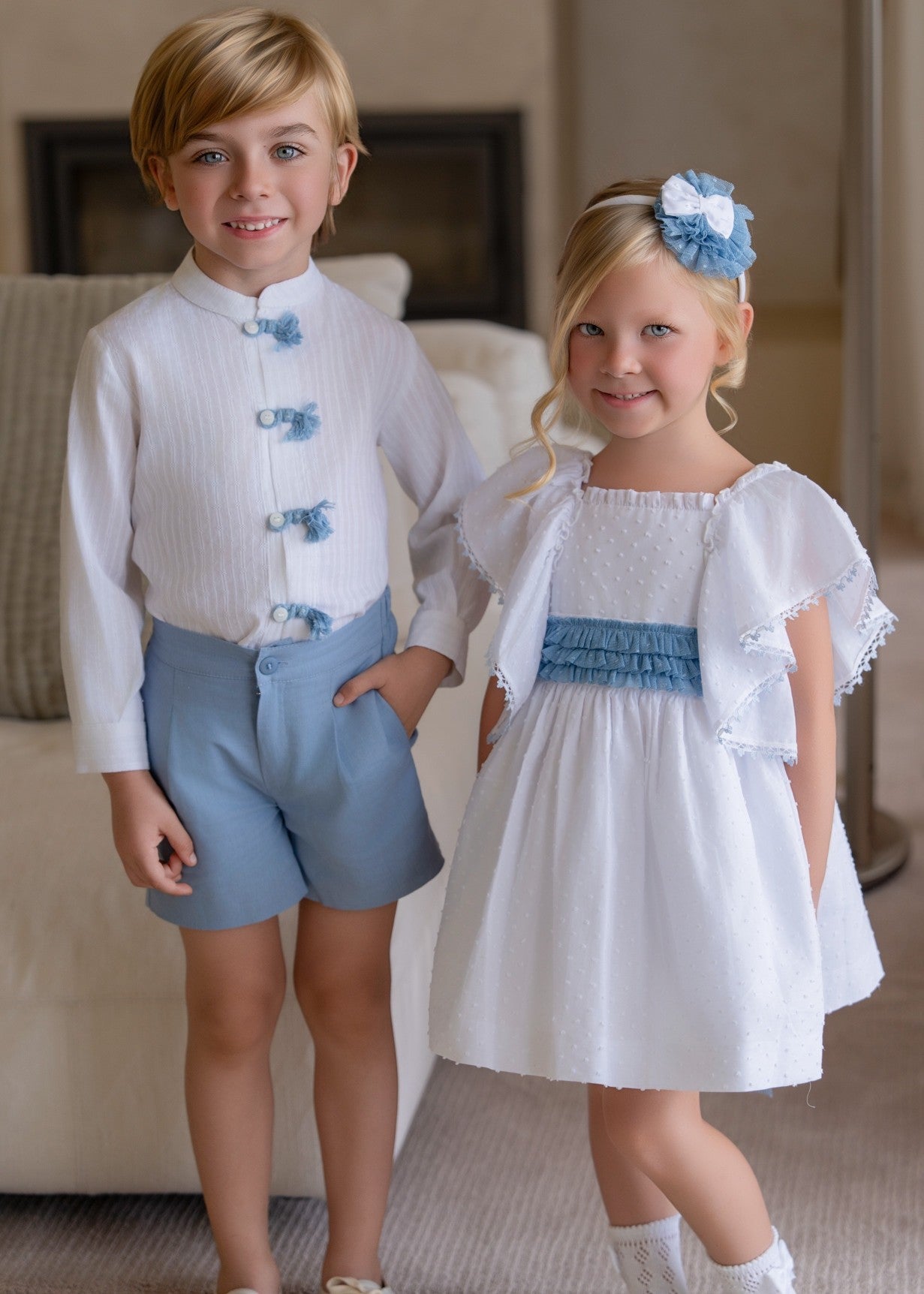 Vestido de Ceremonia Infantil Blanco con Lazo Azul y Plumeti 0228