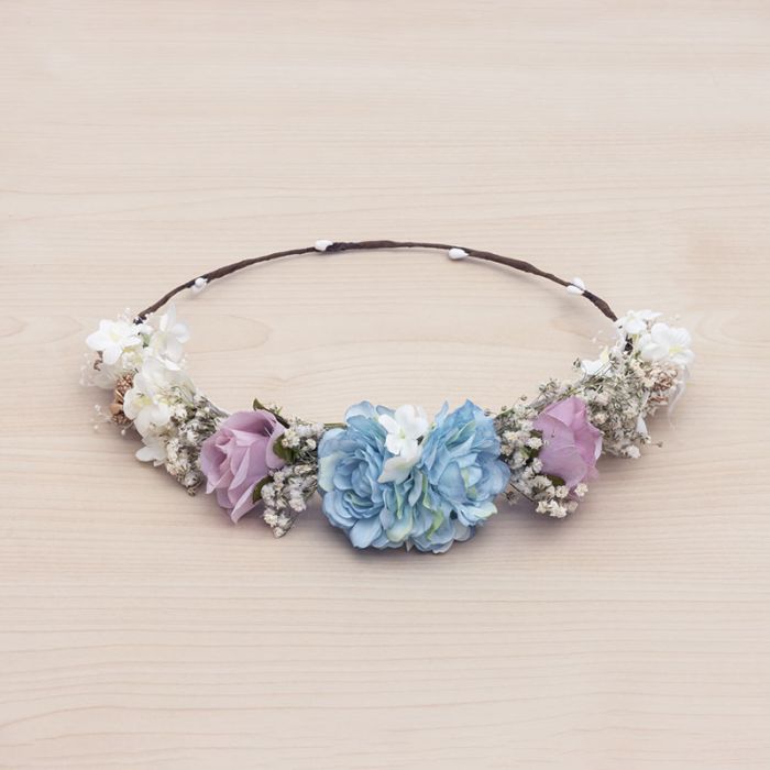 Corona con flores en tonos combinados y manzanilla Azul cielo - La boutique de AyA La Boutique de AyA