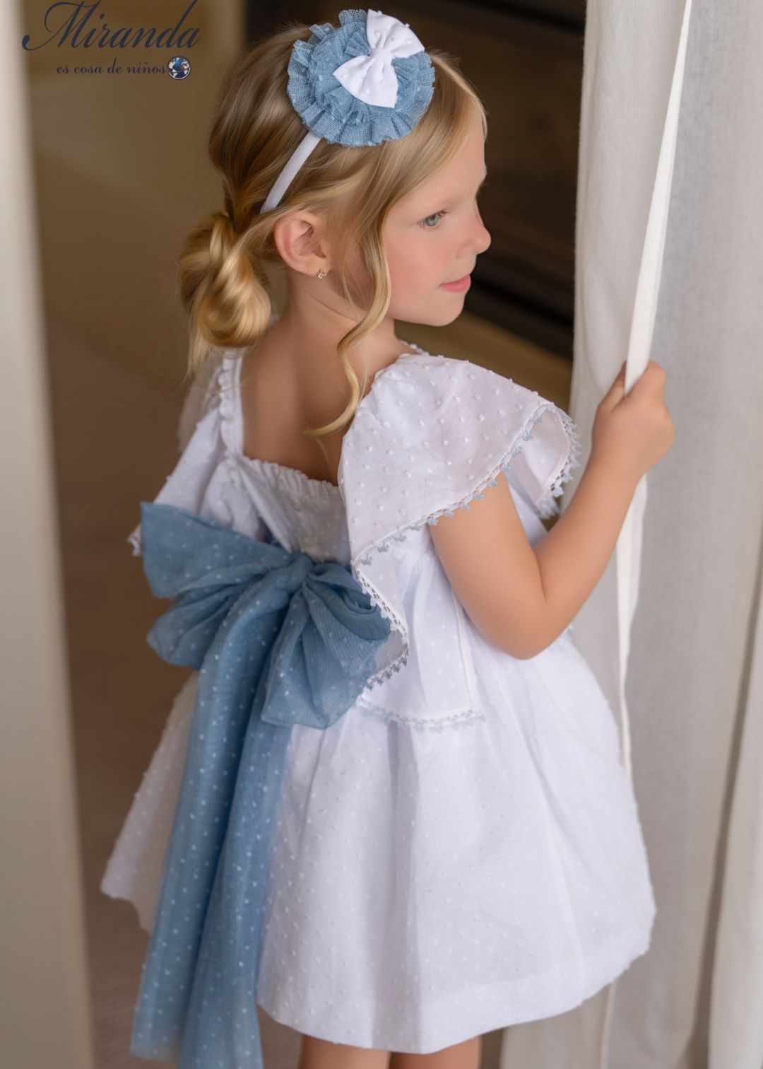 Vestido de Ceremonia Infantil Blanco con Lazo Azul y Plumeti 0228