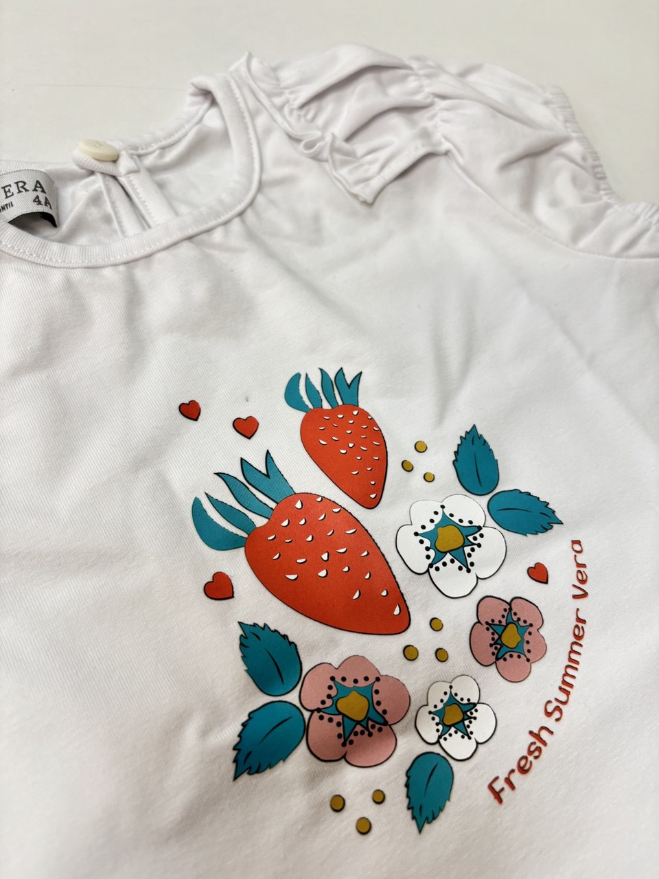 Conjunta camiseta y short fresas Vera 23vc24 - La boutique de AyA Vera