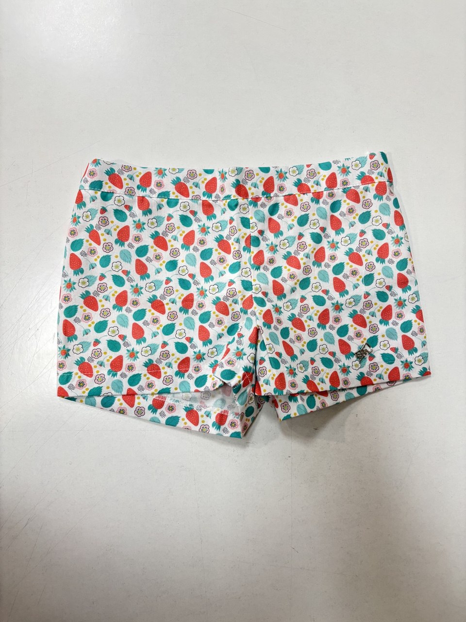 Conjunta camiseta y short fresas Vera 23vc24 - La boutique de AyA Vera