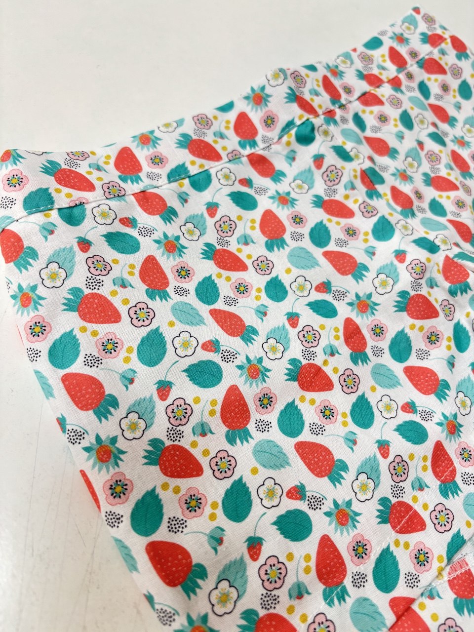 Conjunta camiseta y short fresas Vera 23vc24 - La boutique de AyA Vera