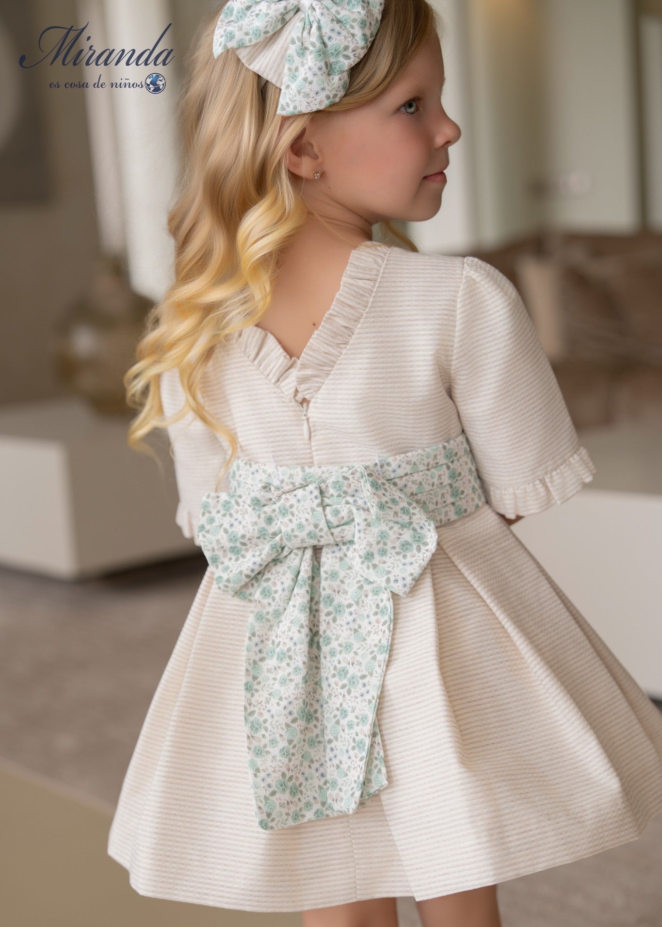 Vestido de Ceremonia Infantil Beige con Lazo Floral Verde Miranda 0241