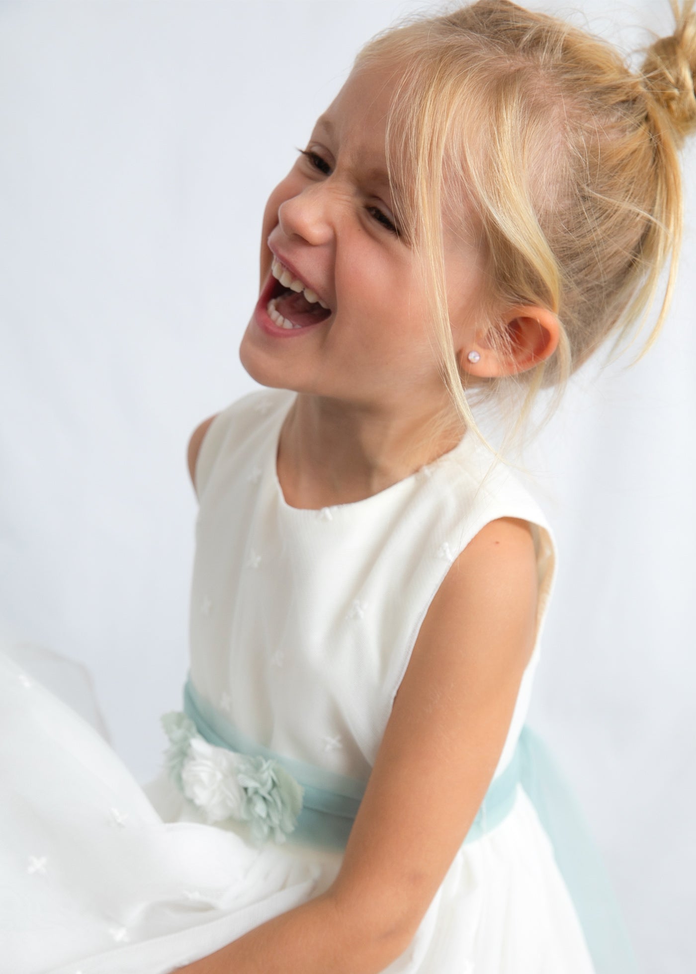 Vestido Tul Bordado Crudo Mayoral con Cinturón Verde Agua 03919