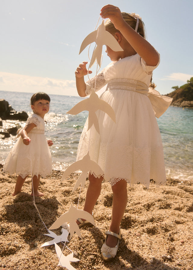 Vestido de Ceremonia Abel & Lula Blanco con Encaje y Mangas Francesas 05028