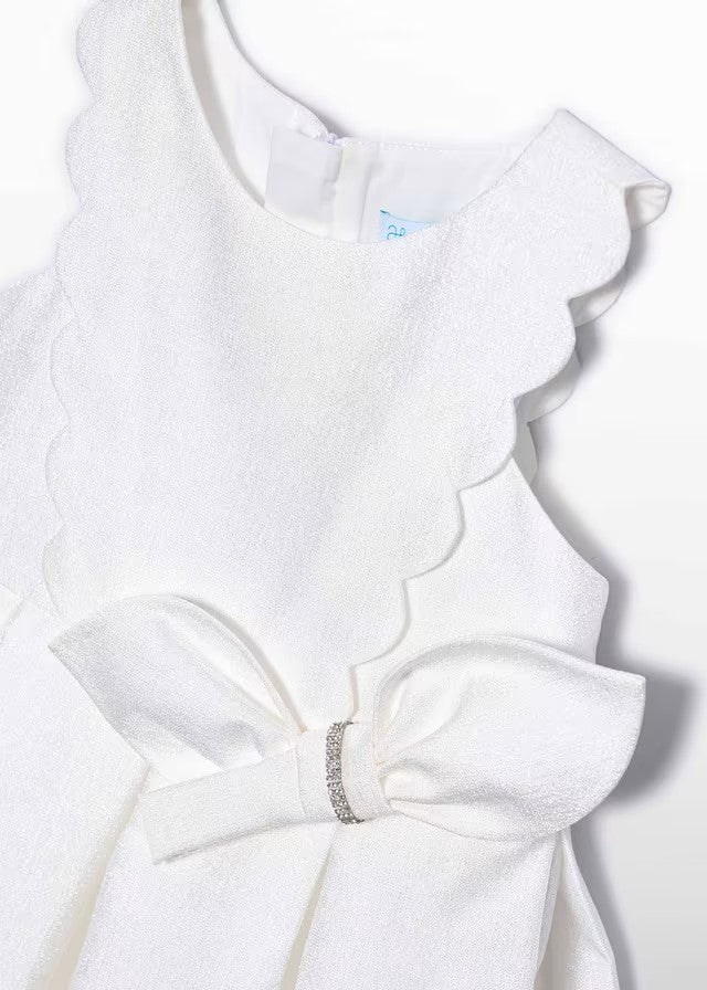 Vestido niña color nata con volante festoneado – Abel y Lula 05053
