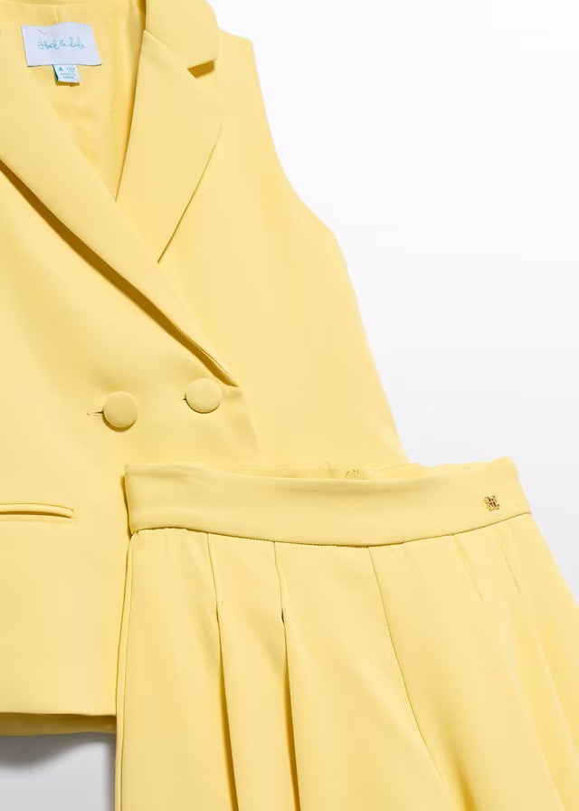 Conjunto niña chaleco y bermuda amarillo – Abel y Lula 05287