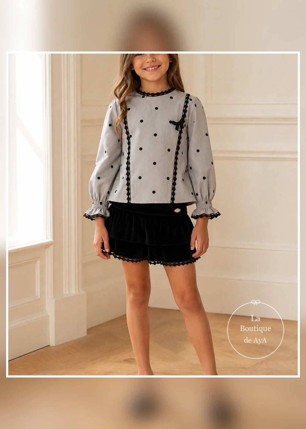 Conjunto blusa gris y falda pantalón negra para niña Miranda 0224, portada con modelo