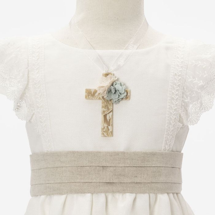 Colgante Cora Verde Mar con cruz nacarada y cinta de encaje Siena - La boutique de AyA Siena