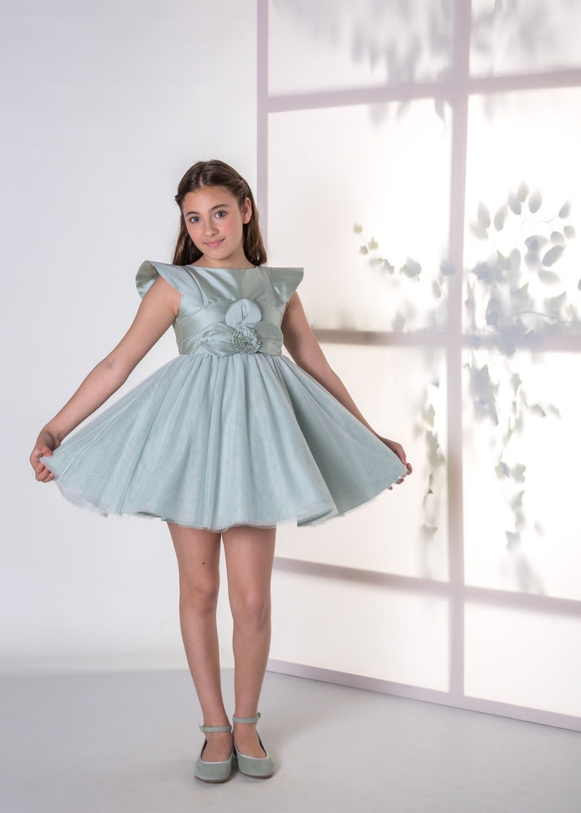 Vestido de ceremonia niña Meninas modelo Caeli color verde agua con falda de tul y flor en la cintura