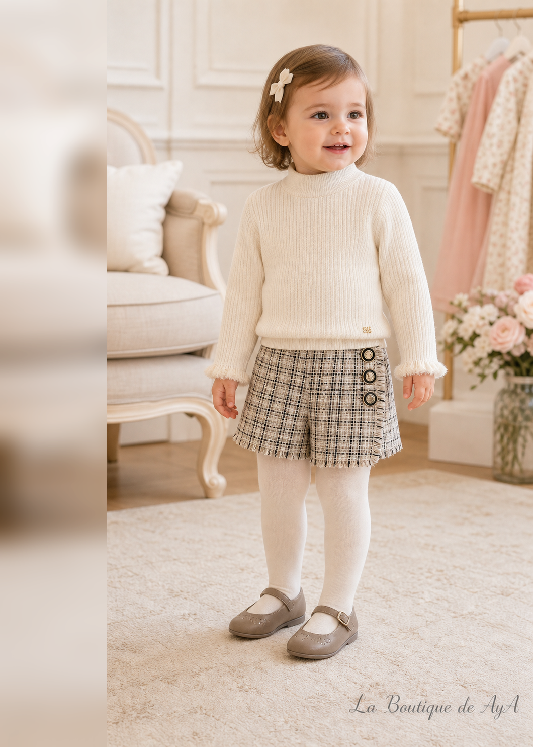 Conjunto de bermuda tweed tricot mazapán para bebé niña Abel & Lula 05734 con modelo