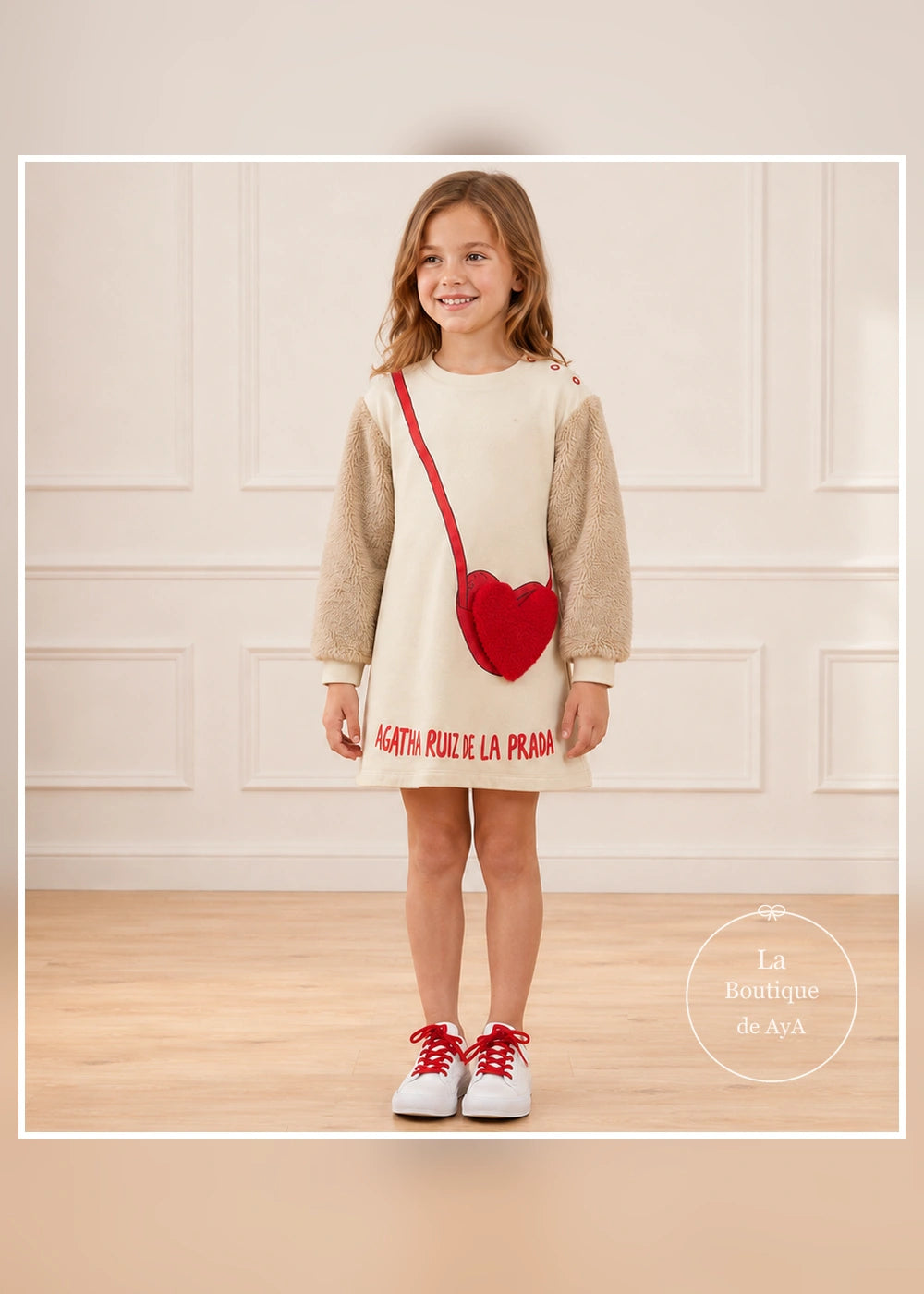 Vista frontal de tres cuartos del vestido Hearts 8238W26