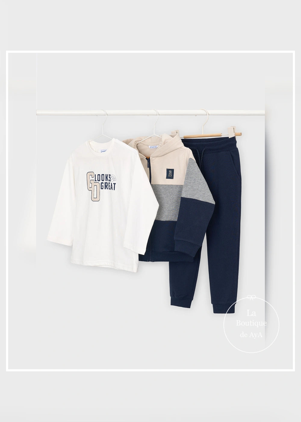 Chándal azul con capucha y camiseta niño Mayoral 04808-024. Prendas solas, vista delantera.