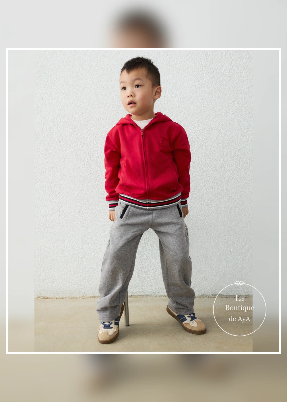 Chándal rojo con dos pantalones para niño Mayoral 04812-045. Vista principal con modelo.