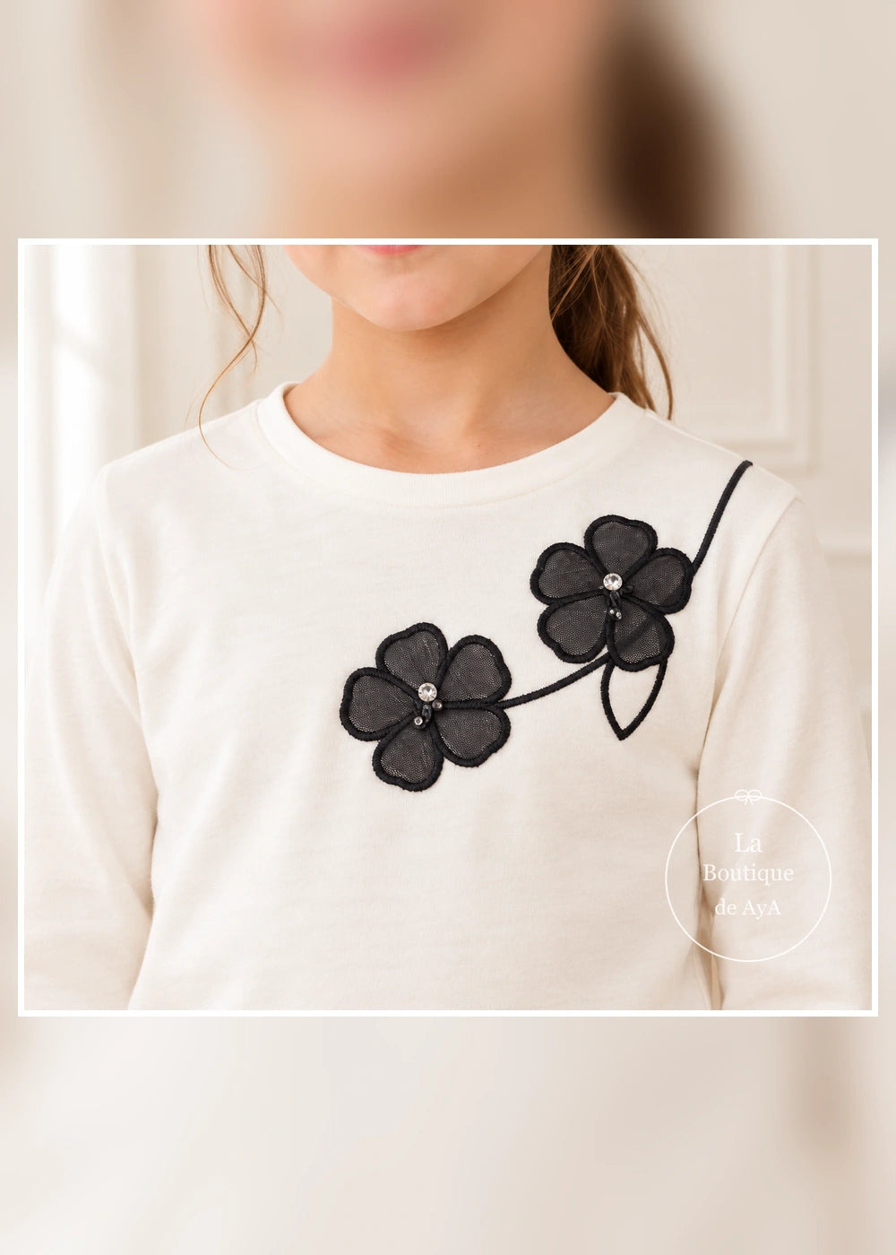 Conjunto de camiseta de flores y leggings flare negros para niña Mayoral, detalle del delantero
