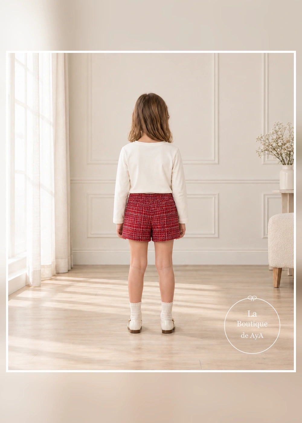 Conjunto de camiseta ilustrada y bermuda tweed roja para niña Mayoral, vista trasera