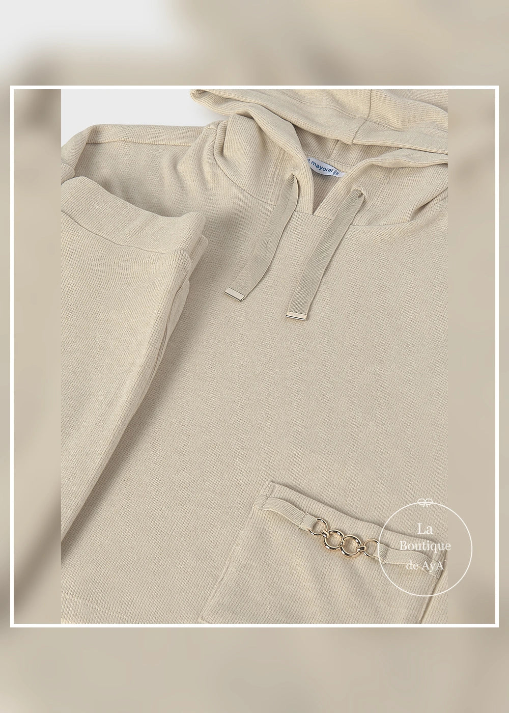 Conjunto de punto canalé humus niña Mayoral 07531-015. Detalle del tejido y acabados.