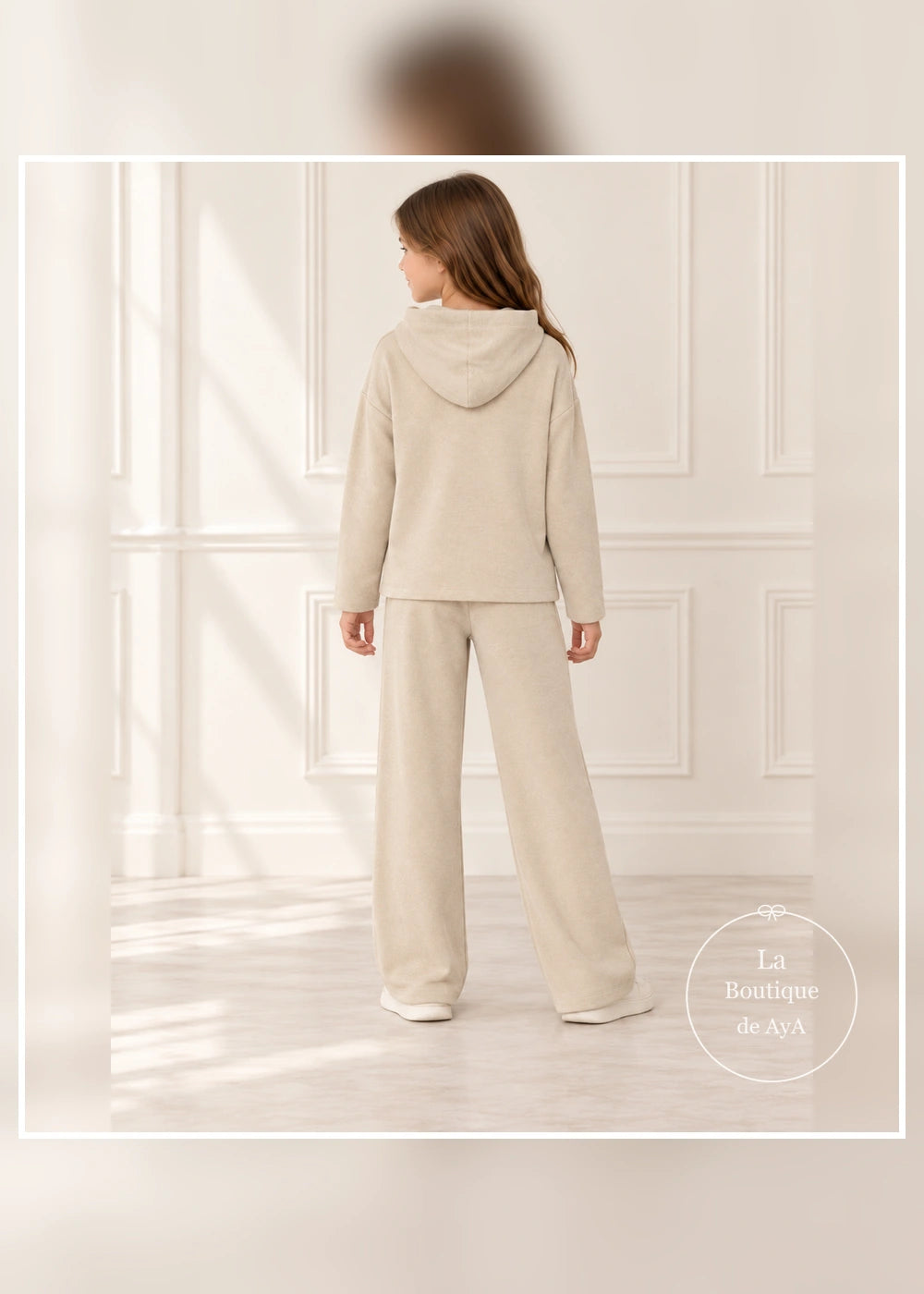 Conjunto de punto canalé humus niña Mayoral 07531-015. Vista trasera con modelo.