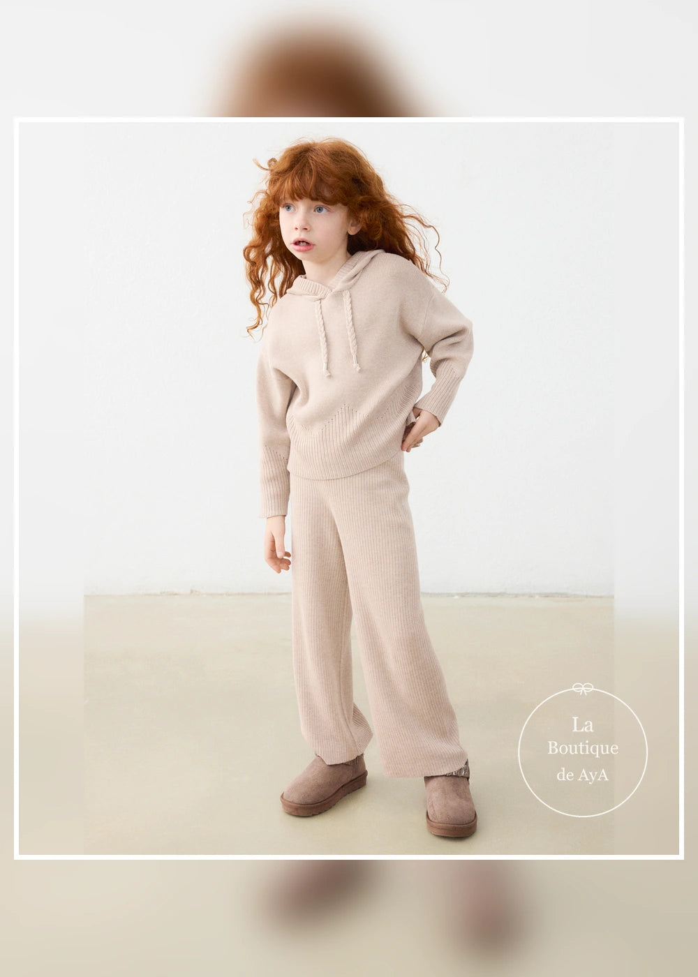 Conjunto de punto semilla con pantalón para niña Mayoral 04529-089. Vista principal con modelo.