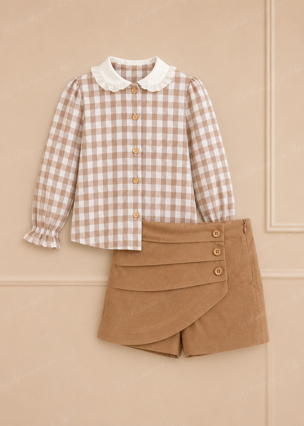 Conjunto Miranda para niña con blusa vichy beige y short falda camel