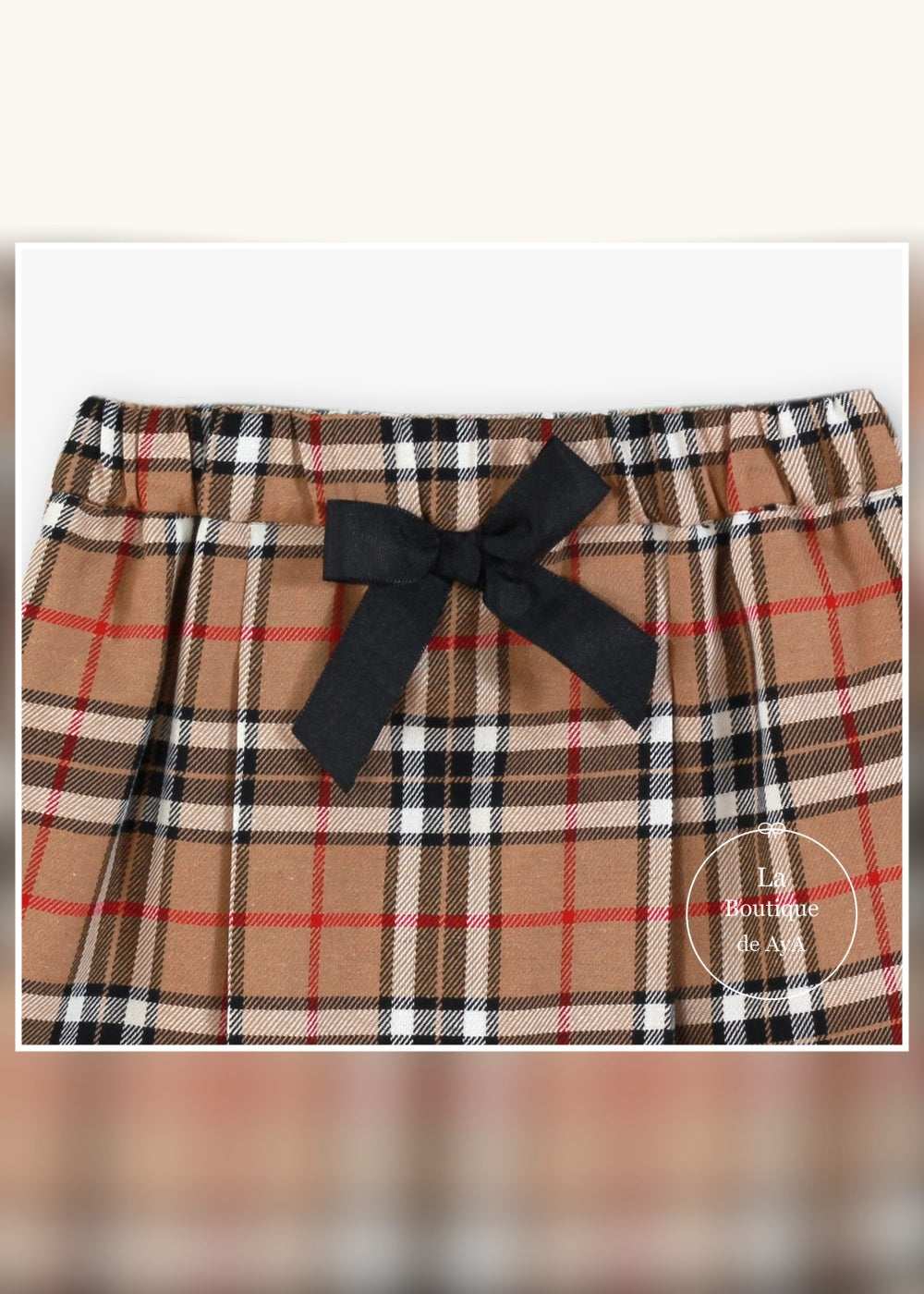 Detalle de la falda tartán camel del conjunto Miranda 0301