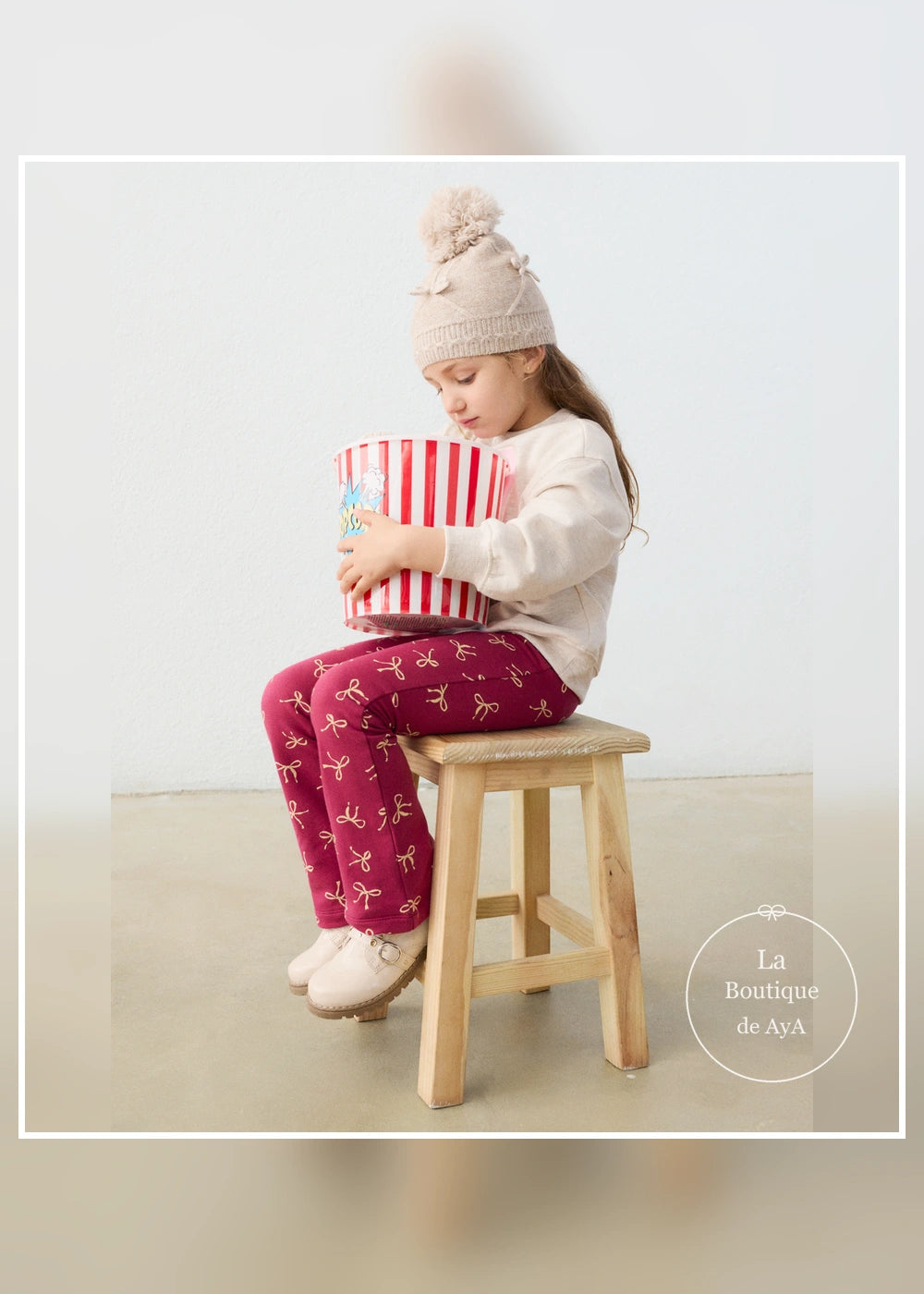 Conjunto sudadera y leggings framboise niña Mayoral 04738-079. Vista de detalle con modelo.