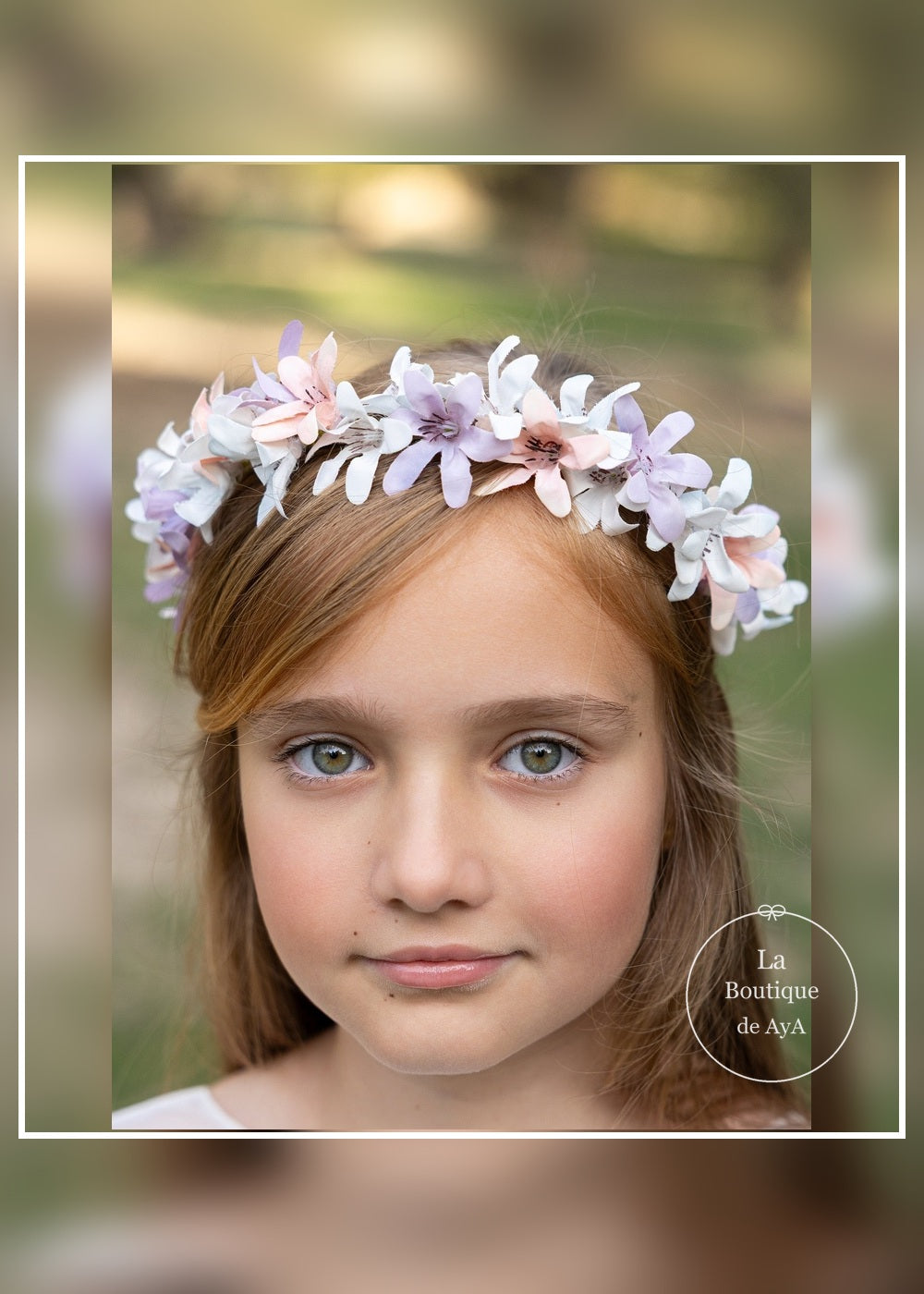 Corona de comunión Beatriz Meninas 26033T fotografiada sobre la niña