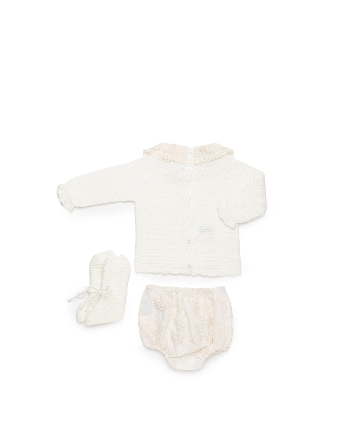Conjunto bebé niña Juliana encaje y botitas 26603, detalle de acabados, otoño invierno 2026/27