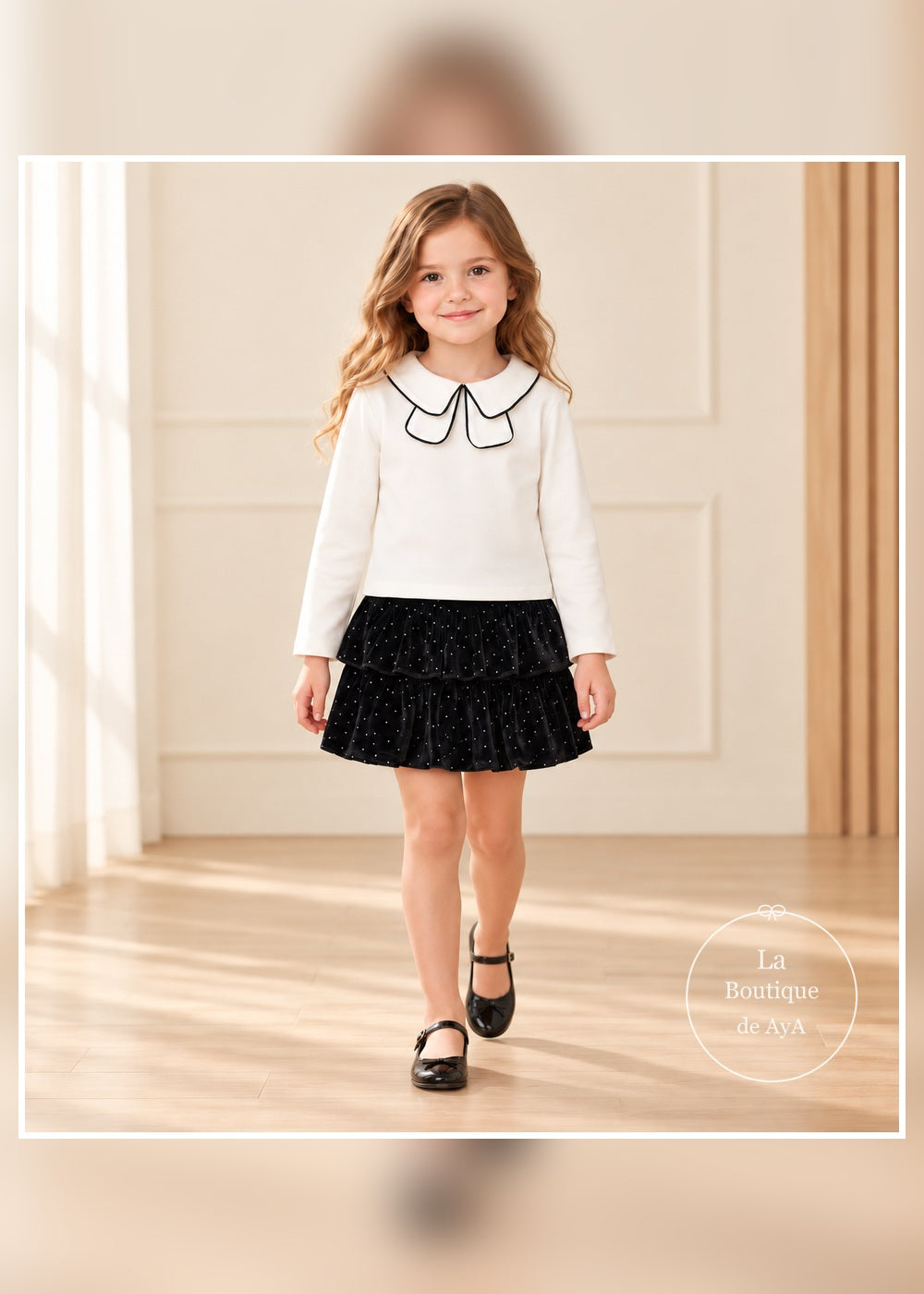 Conjunto camiseta y falda negra para niña Mayoral 04936: conjunto con modelo en movimiento