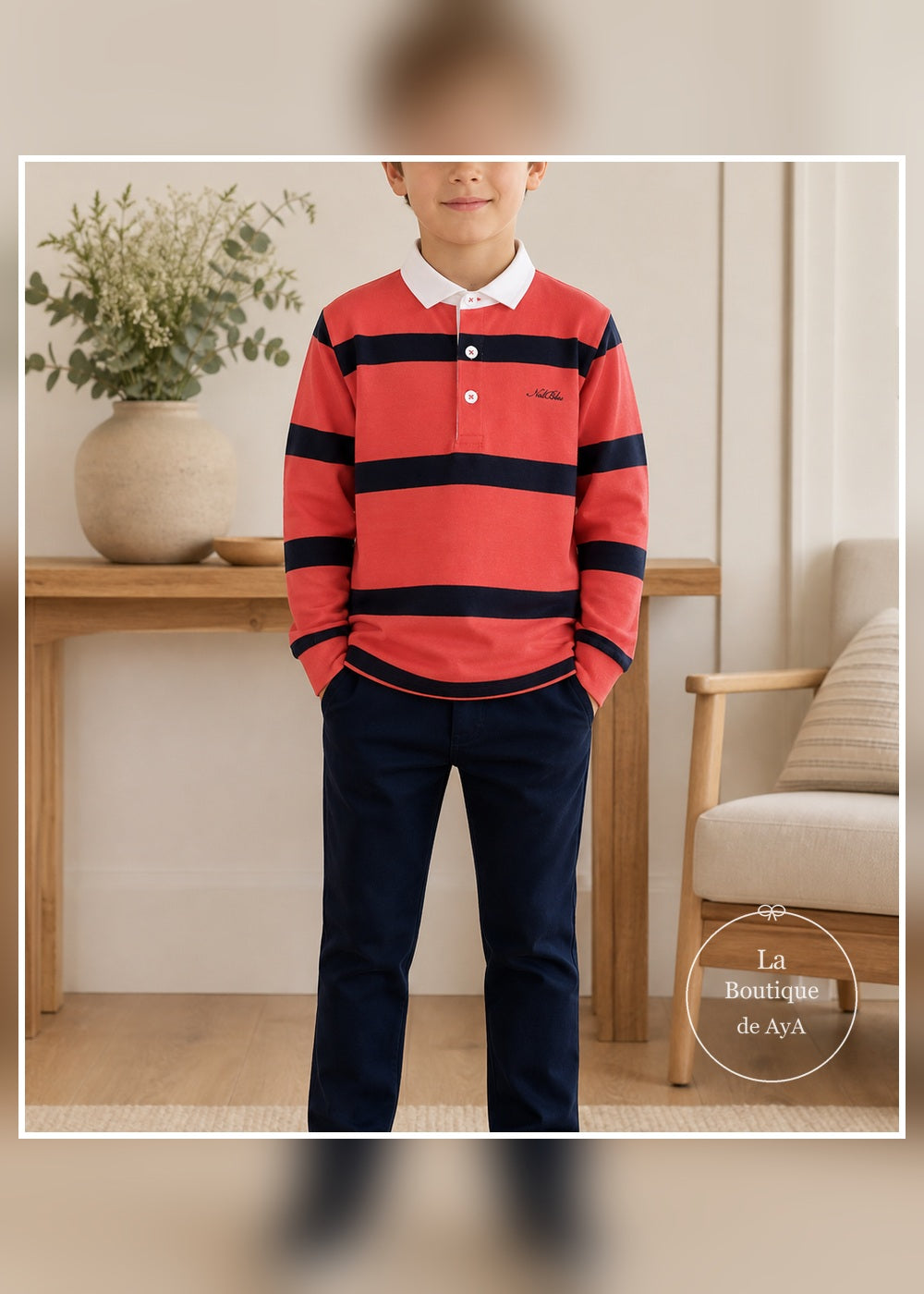 Polo coral y marino Miranda para niño con modelo