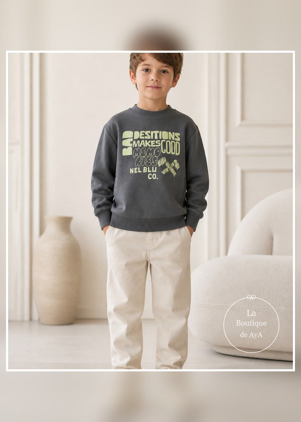 Sudadera plomo Miranda para niño con modelo