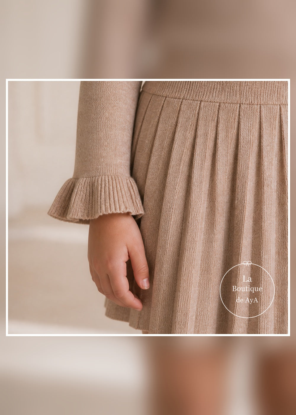 Detalle manga y falda vestido punto beige niña Miranda 40/0624/V