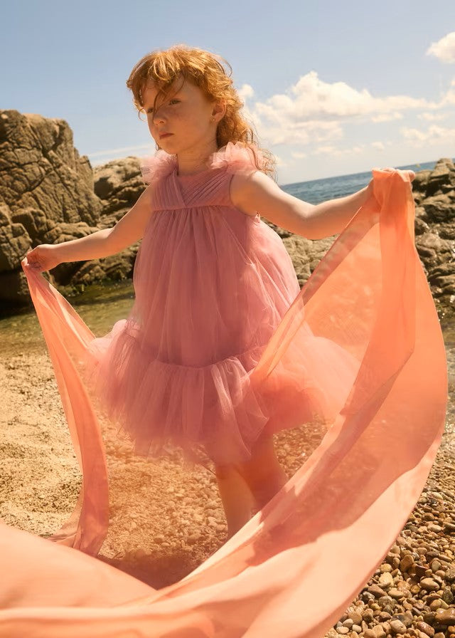 Vestido de niña en tul rosa empolvado con mangas de volante Abel y Lula