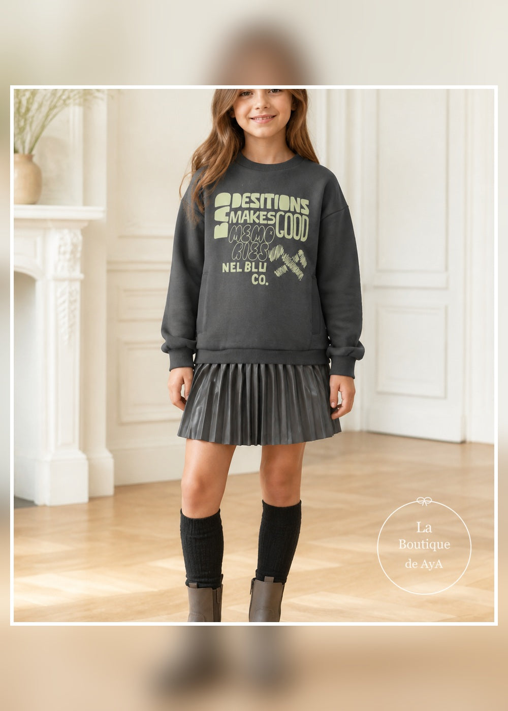 Vestido sudadera plomo Miranda para niña con modelo