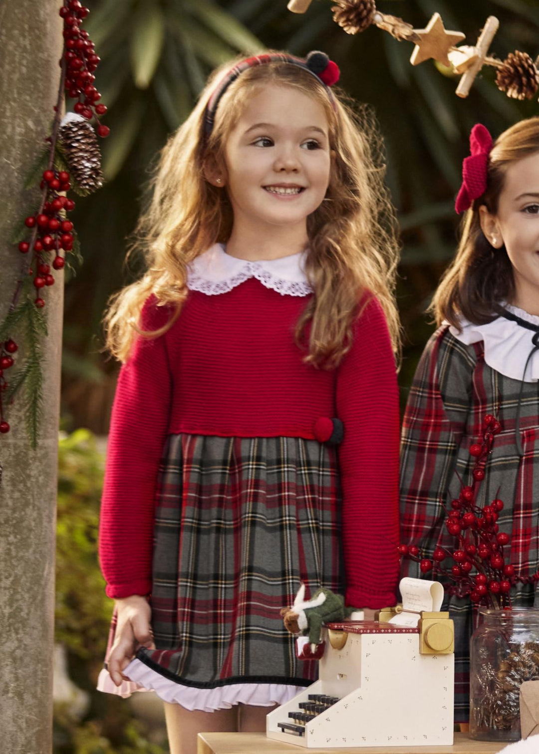 Vestido Cuerpo Punto Cuadros Cuello Puntilla 2 pompones rojo JULIANA 25652 - La boutique de AyA Juliana