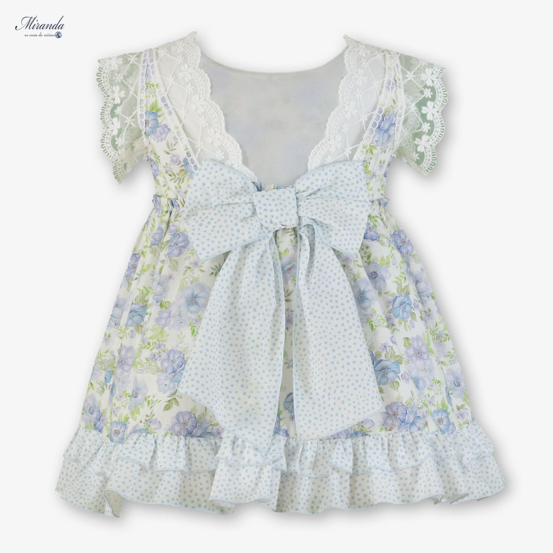 Vestido de ceremonia para niña con estampado floral azul y mangas de encaje, marca Miranda – verano 2026
