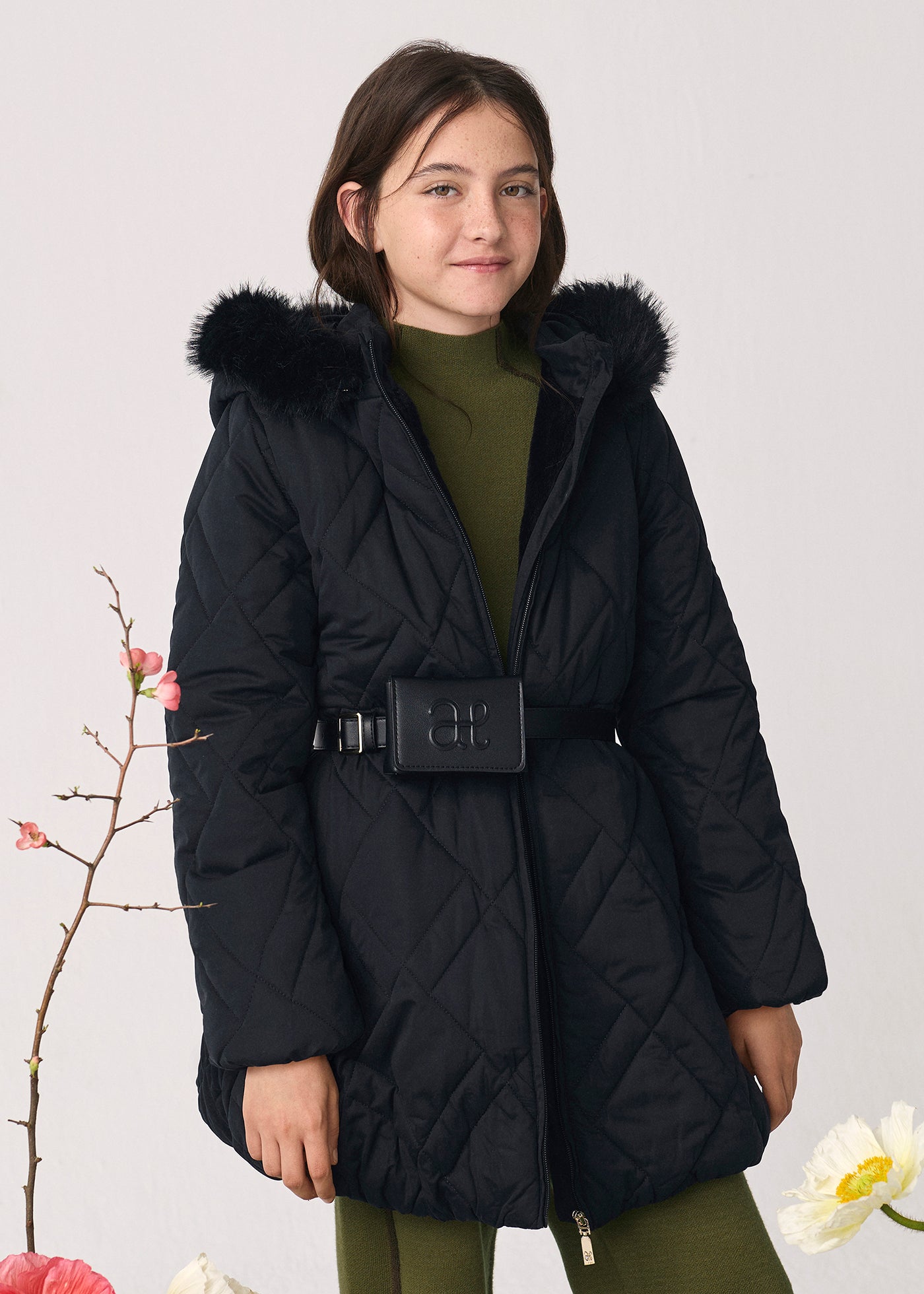 Chaquetón con cinturón cartera negro para niña Abel & Lula 05814