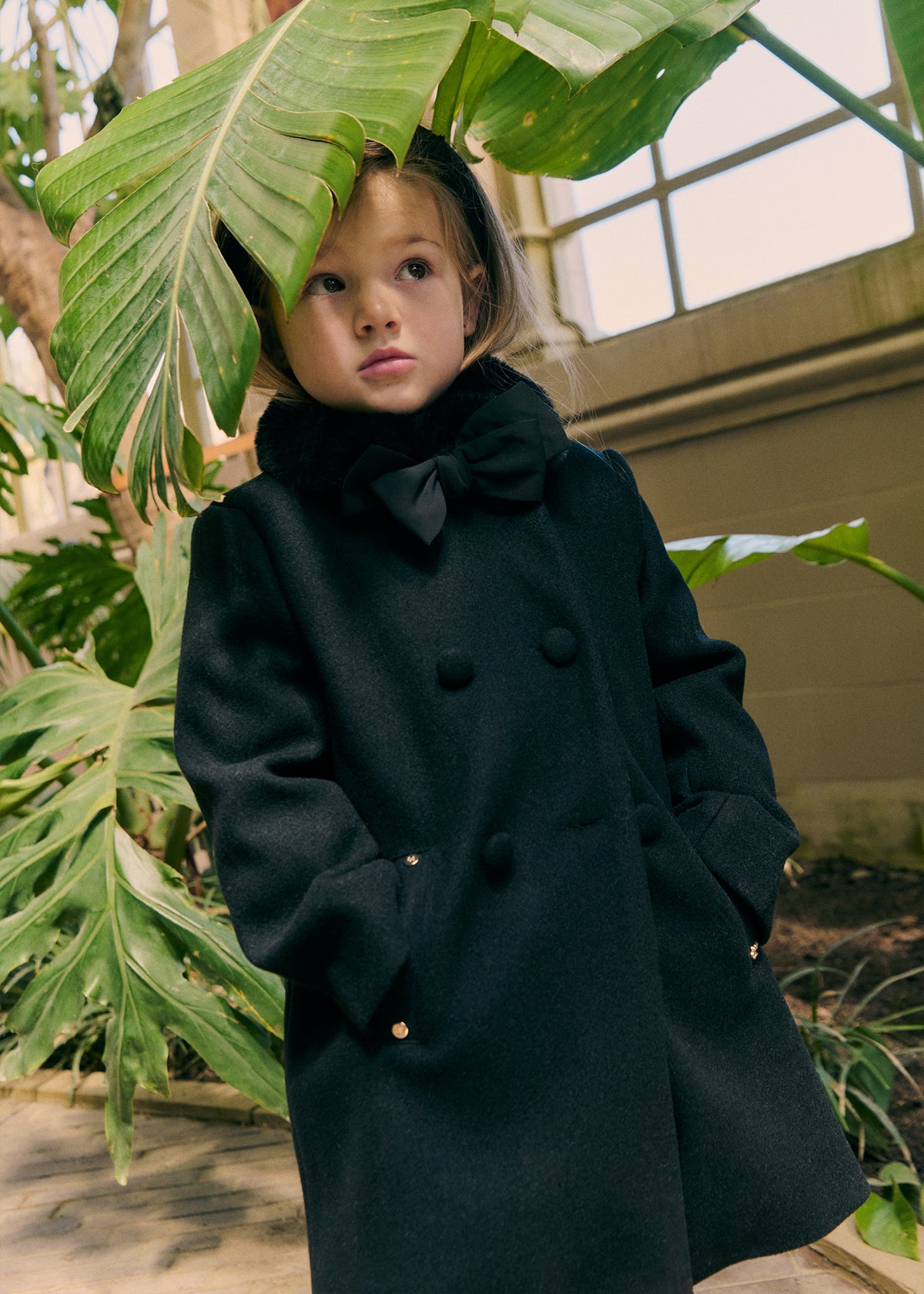 Abrigo de paño negro para niña Abel & Lula 05888