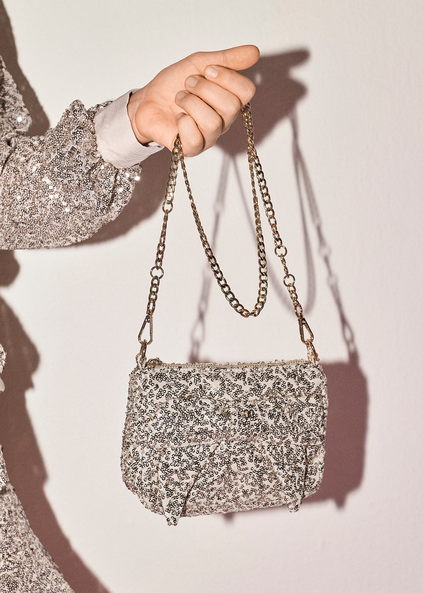 Bolso lentejuelas champán para niña Abel & Lula 05933