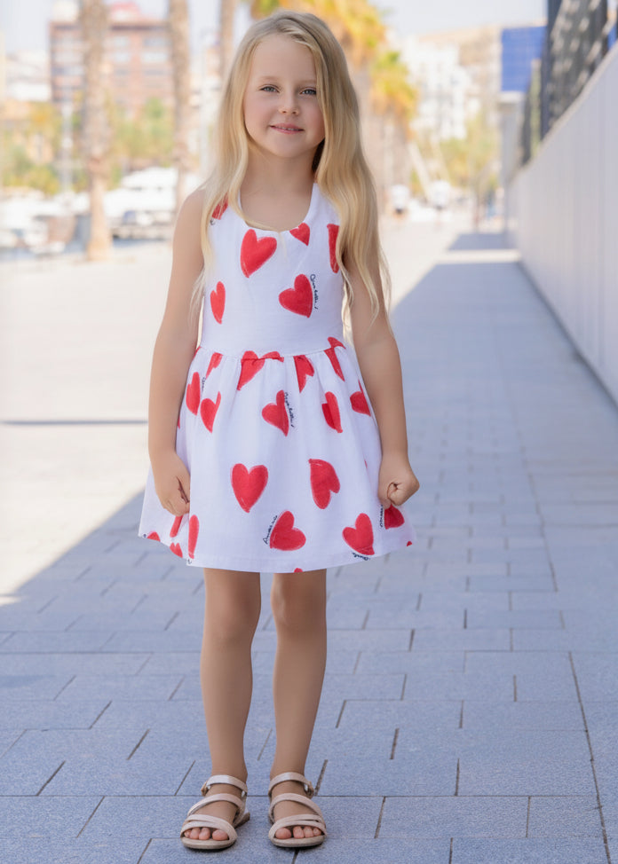 Vestido niña Miranda corazones rojos sobre blanco con falda amplia