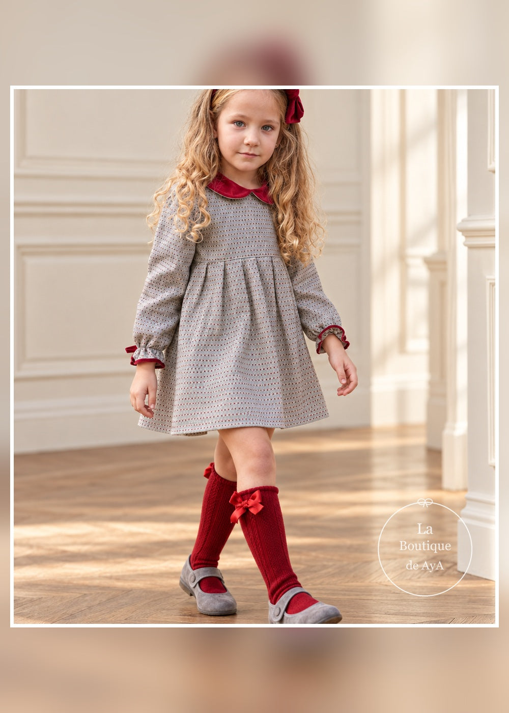 Vestido niña rioja motas cuello terciopelo Juliana 26663 - modelo en movimiento - referencia 26663