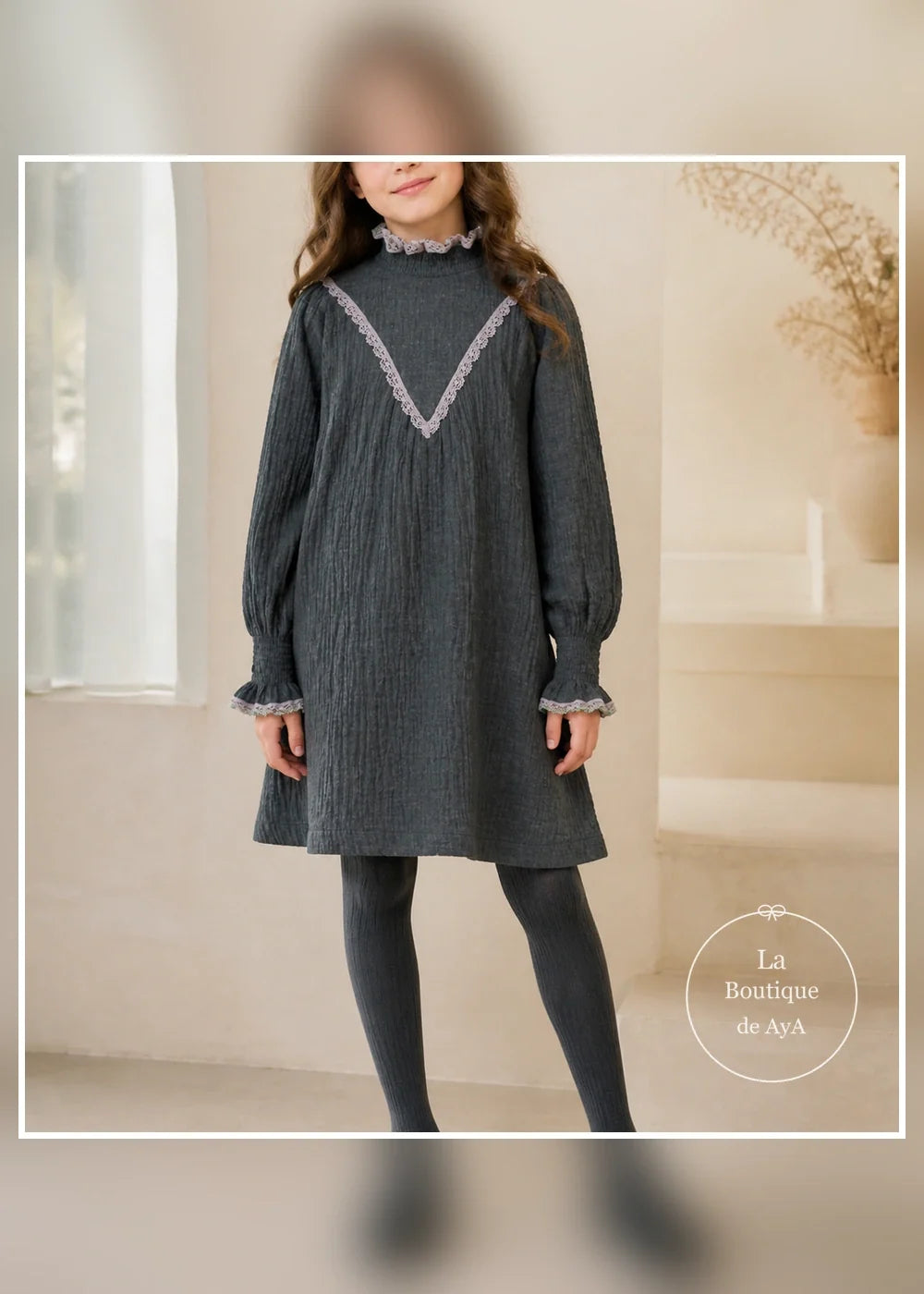 Vestido gris oscuro con encaje para niña Miranda 0303, portada con modelo
