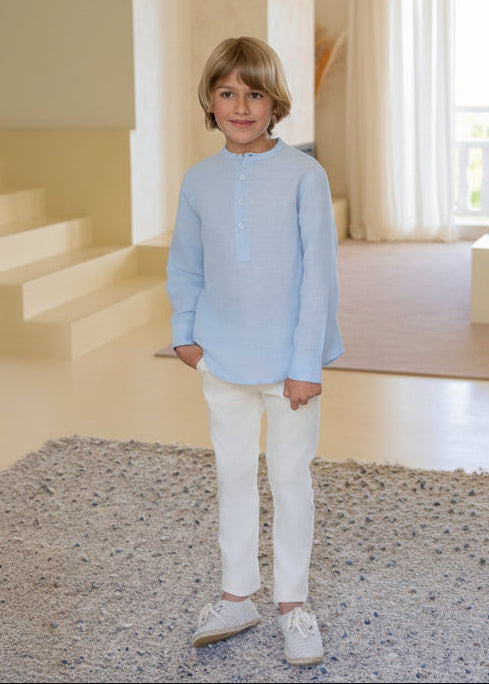 Conjunto de niño Miranda con camisa de lino y algodón y pantalón de algodón, ideal para ceremonia, SKU 39/1315/23.

