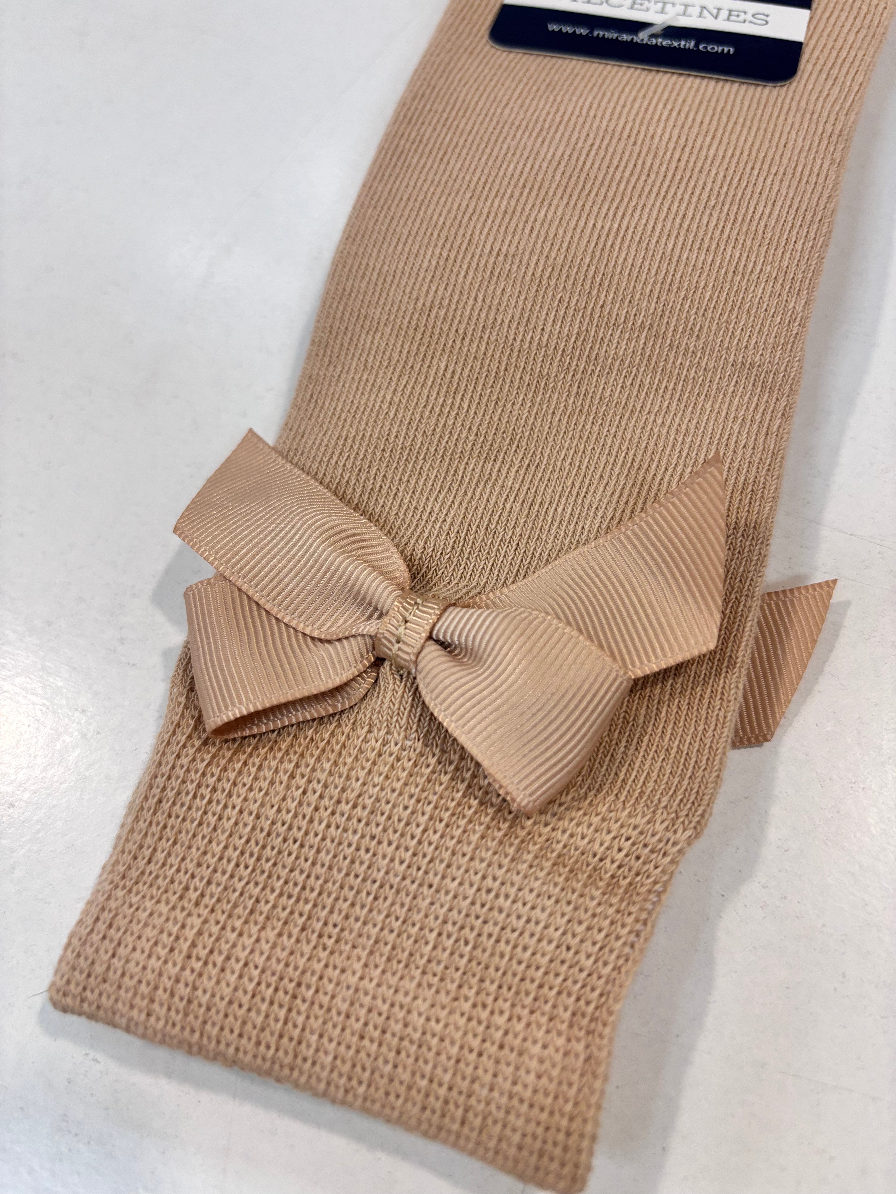 Calcetin lazo raso niña camel Miranda 2502