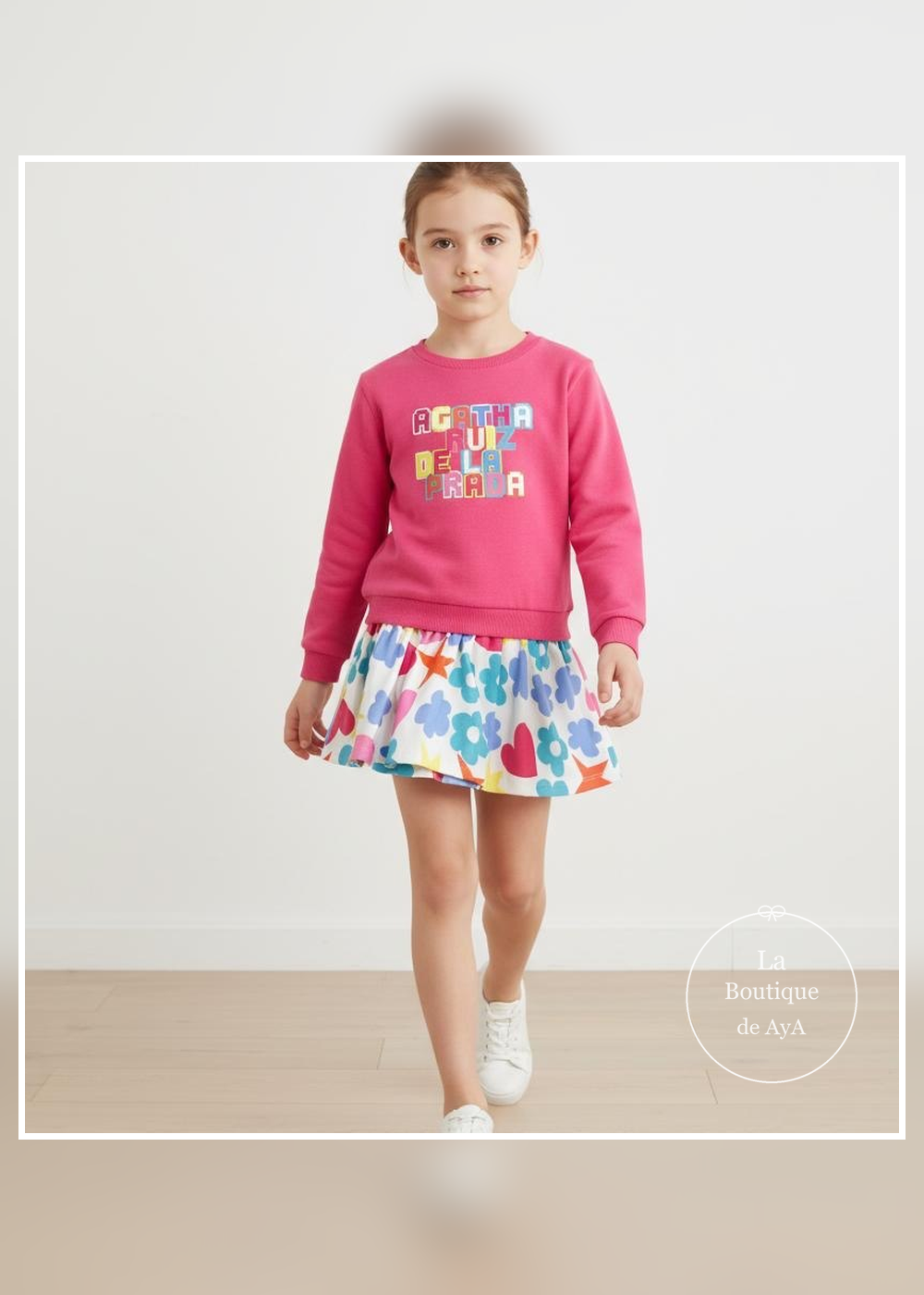Portada con modelo: vestido Agatha Ruiz de la Prada 8236W26