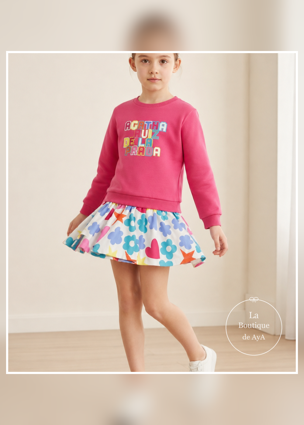 Vista de tres cuartos: vestido Agatha Ruiz de la Prada 8236W26