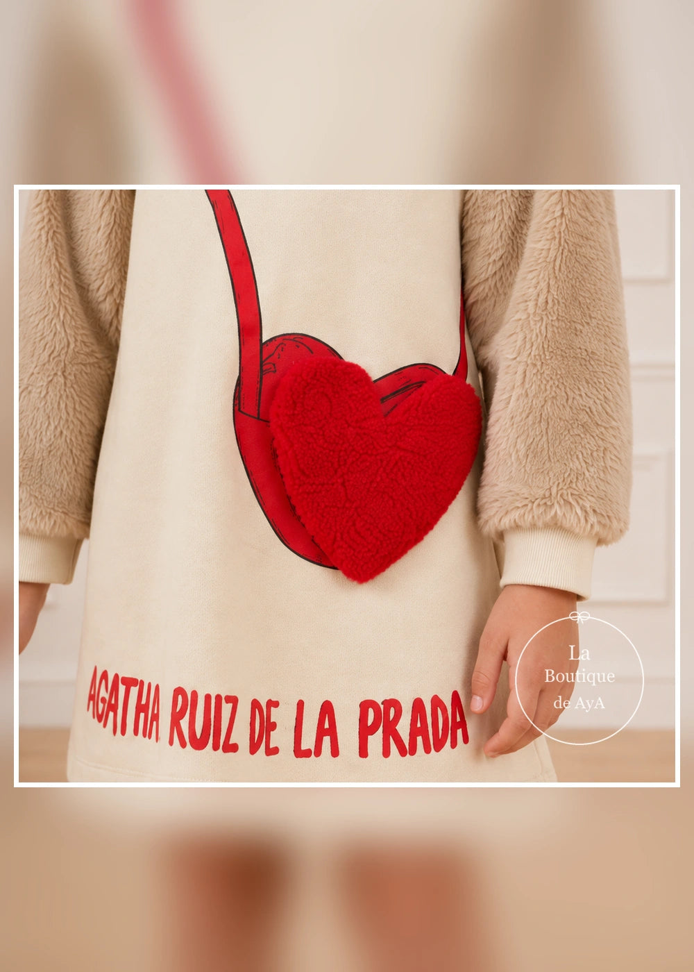 Detalle del corazón rojo del vestido Agatha Ruiz de la Prada 8238W26